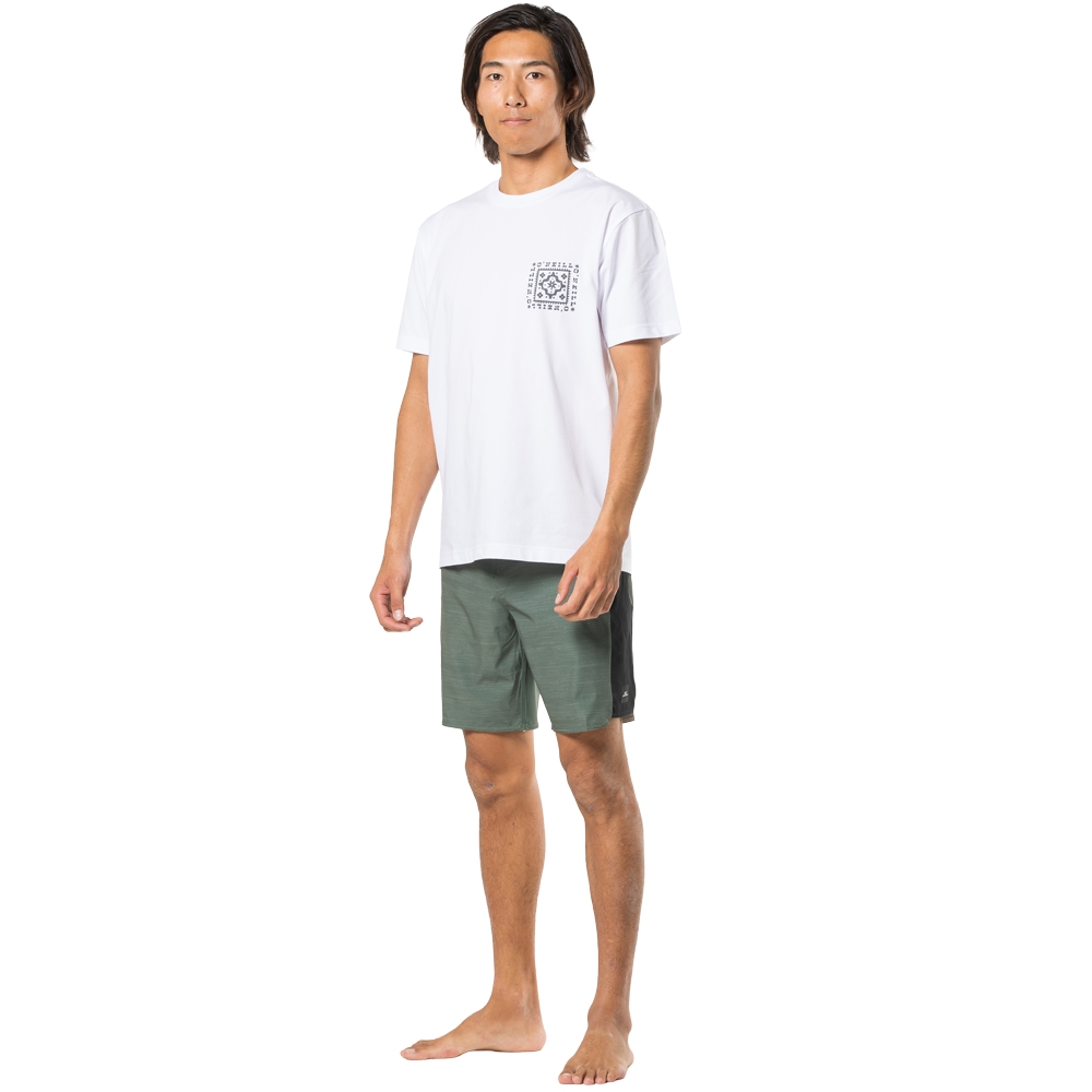 TILE CLASSIC SURF-T SS ホワイトの着用画像